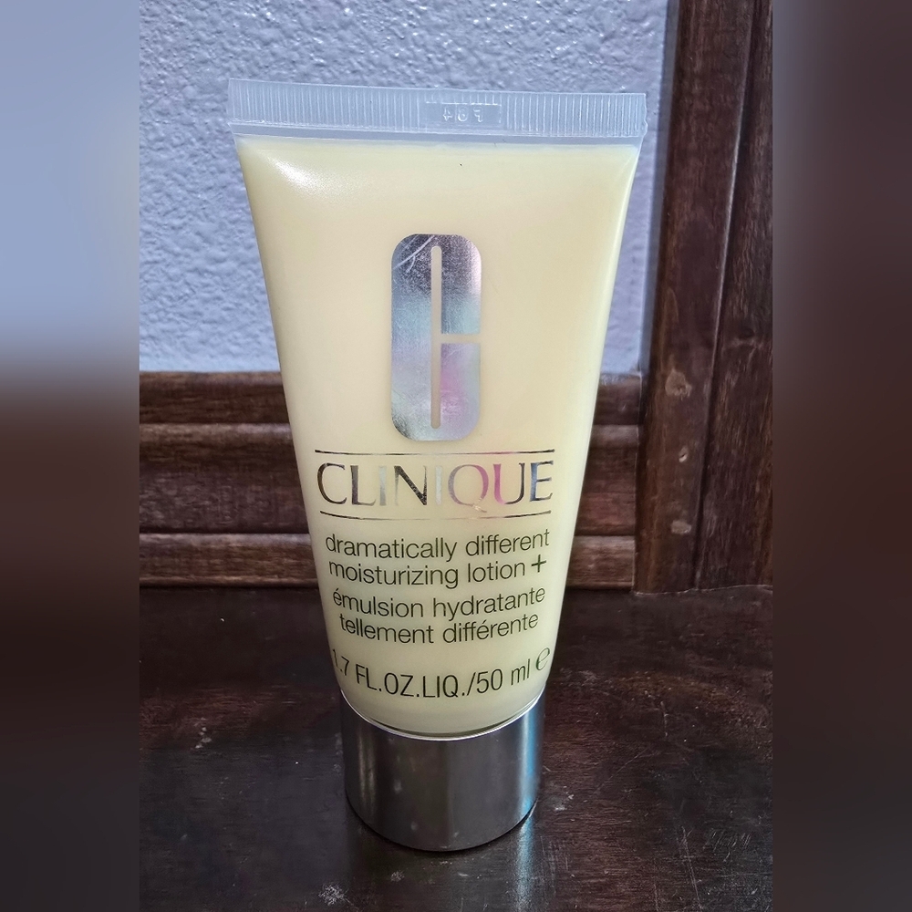 Clinique Dramatically Different Moisturizing Lotion + New Formula 1.7fl oz/50ml
